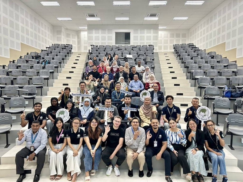Cover image for blog titled "Transforming Coastal Communities through Seaweed Innovation at at the Albukhary International University"