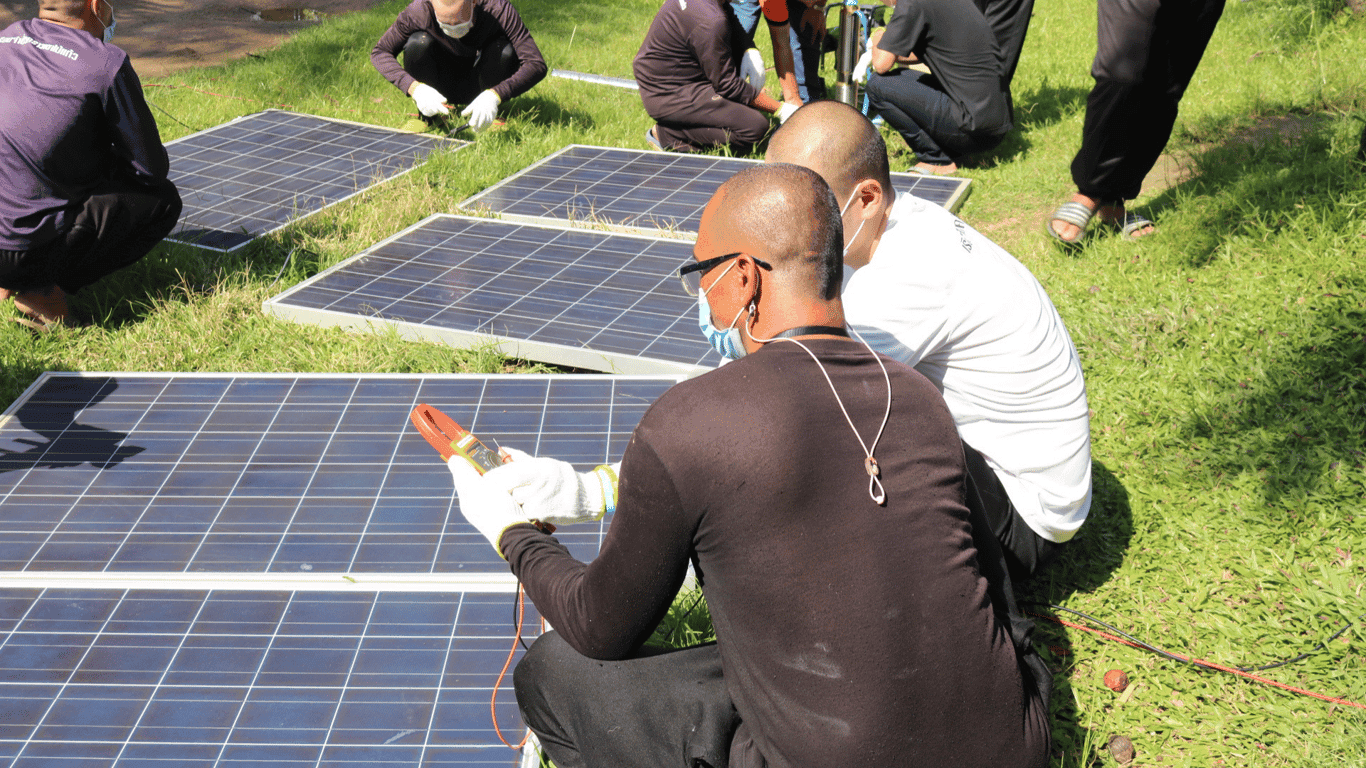 A solar energy entrepreneurship vocational training program designed and piloted for inmates at Rayong Central Prison, in advance of their release.