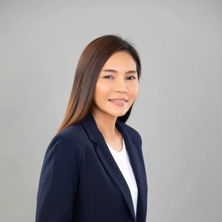Portrait of Dr. Tanawan Samleerat Carraway 